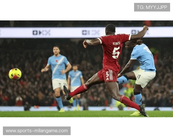 利物浦中路妙传直达前锋推射破门得手——红军进攻艺术的巅峰时刻